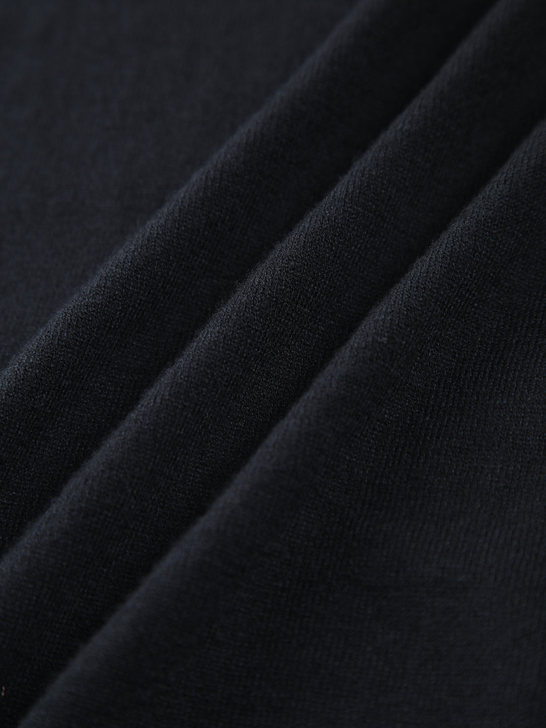 V-ringad tröjväst med kontrastfärgad krage