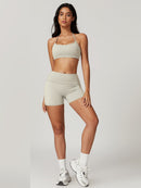 Sportigt kort halterneck-set med shorts