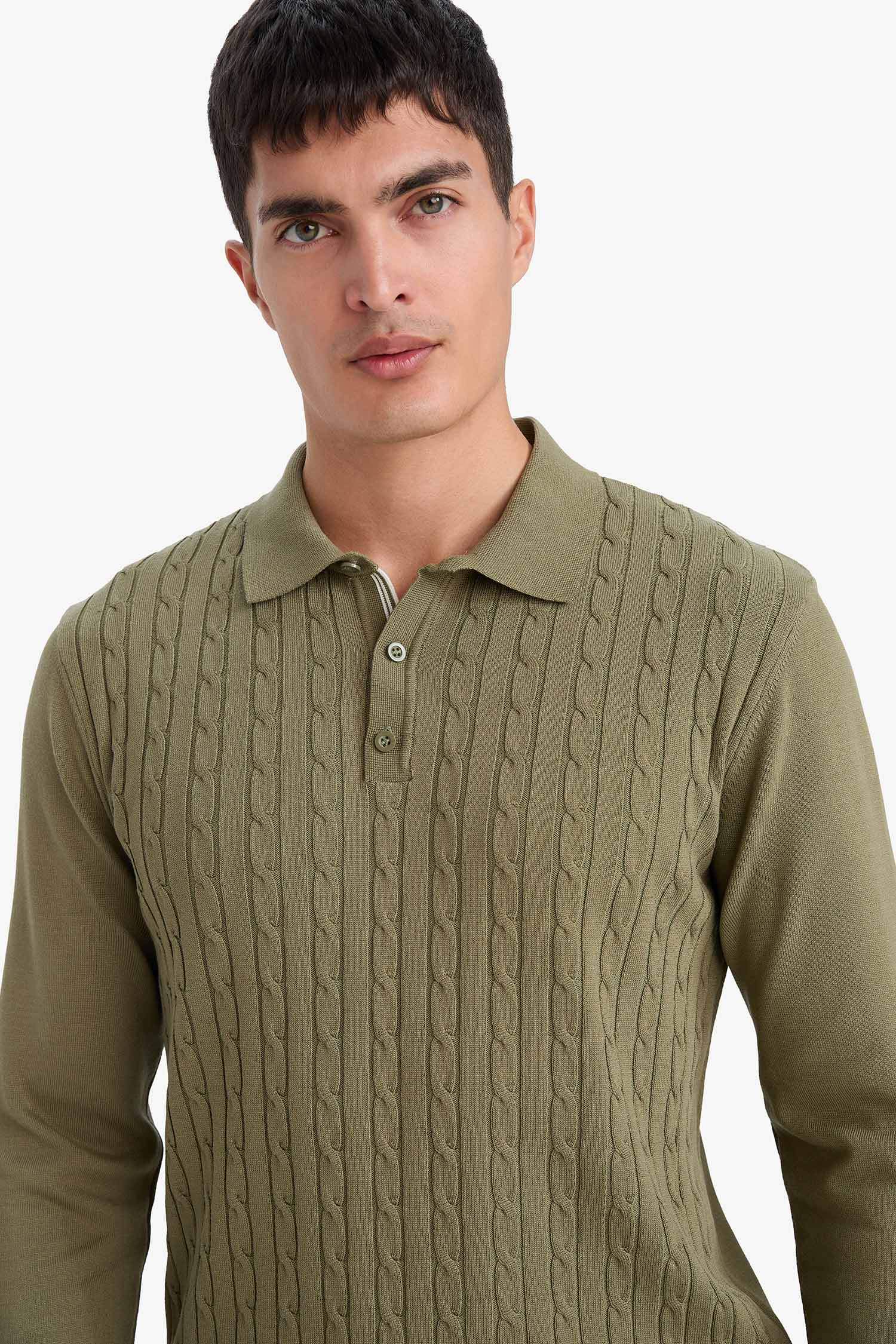 Grön Maxen-tröja på kroppen med knappar och rund krage