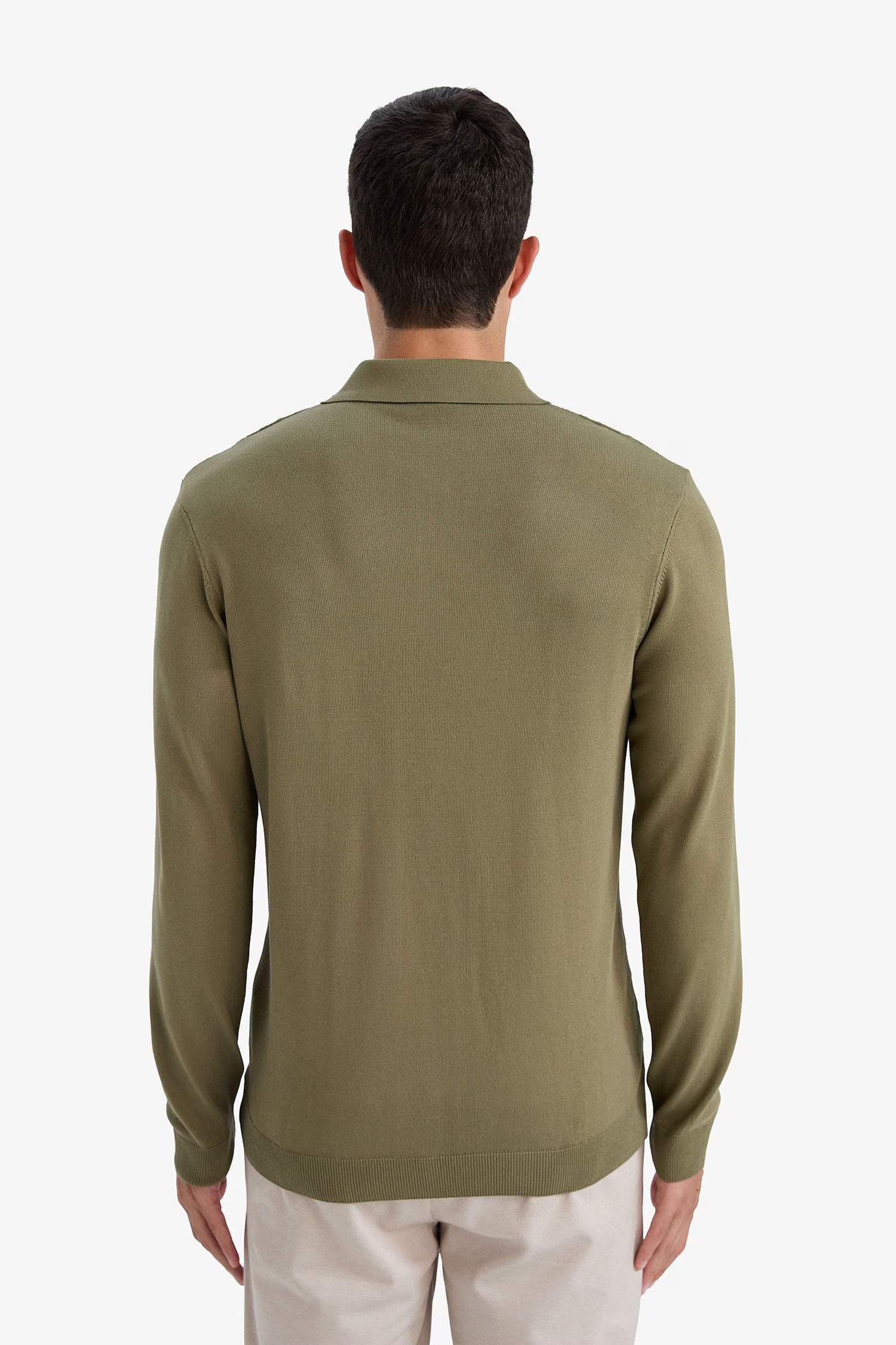 Grön Maxen-tröja på kroppen med knappar och rund krage