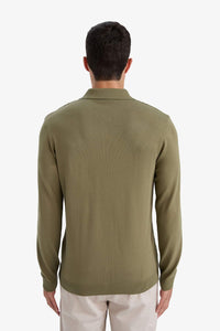 Grön Maxen-tröja på kroppen med knappar och rund krage