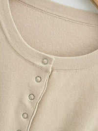 Marissa rundhalsad tröja med åtsittande midja