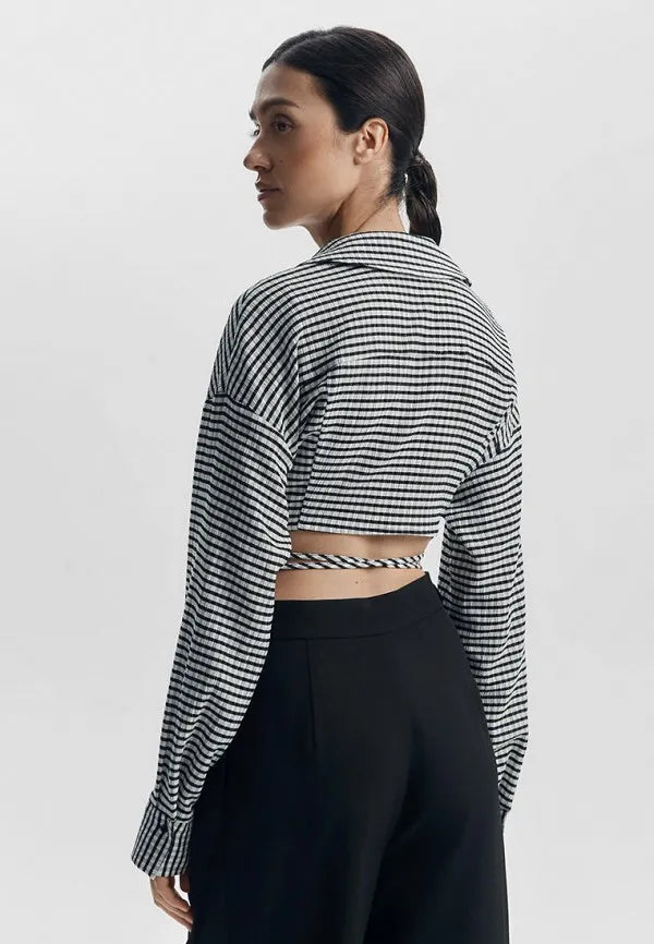 Avslappnad långärmad topp med dragsko runt magen