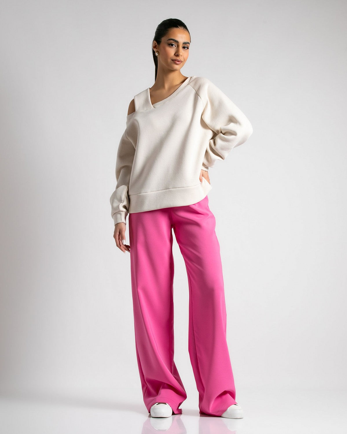 Långärmad fleecetröja med off-shoulder-mönster i krämfärgad färg