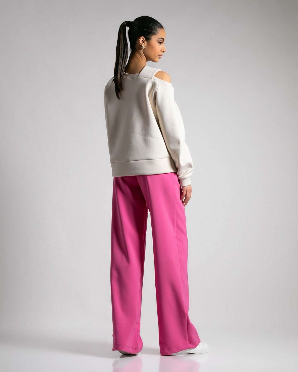 Långärmad fleecetröja med off-shoulder-mönster i krämfärgad färg