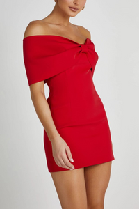Röd miniklänning med off shoulder-rosett