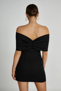 Svart miniklänning med off shoulder-rosett
