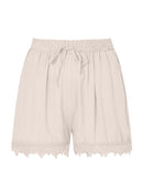 Shorts med spetskant