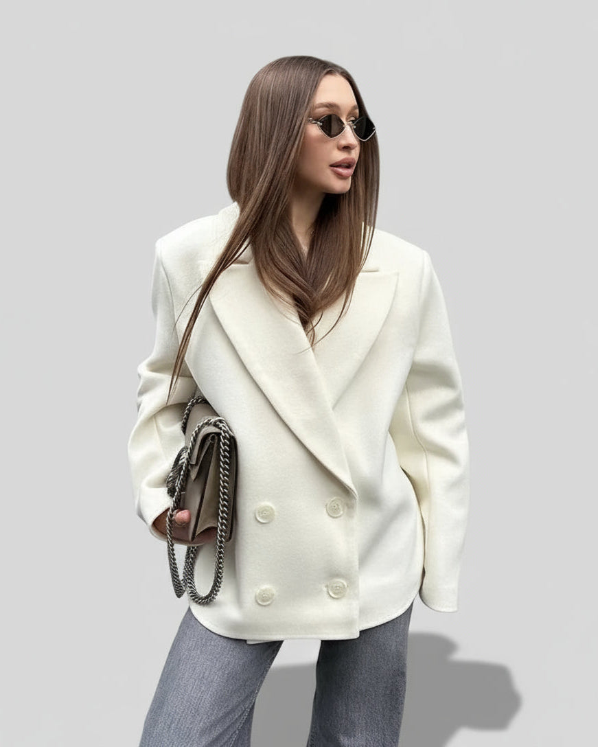 Chloe elegant vit jacka med knappar