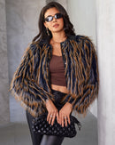 Varm, tvåfärgad pälskappa för vintern