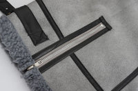 Tjock pälskapa med långa ärmar och hög krage