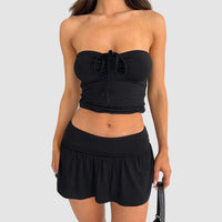 Tvådelat set med kort kjol och topp