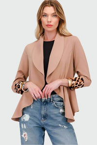 Celeste rullad leopardkavaj med öppen front