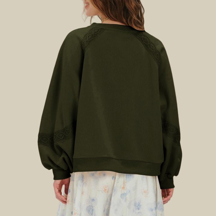 V-ringad tröja med handbroderad design