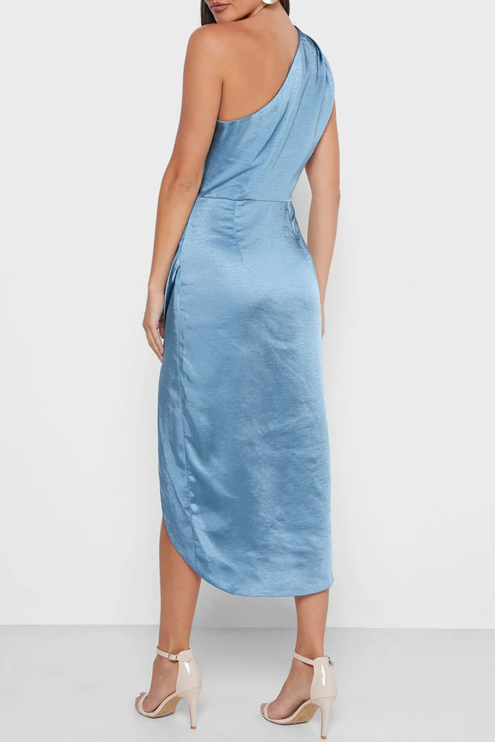 Saaver enaxlad satin midi-klänning i dammigt blått