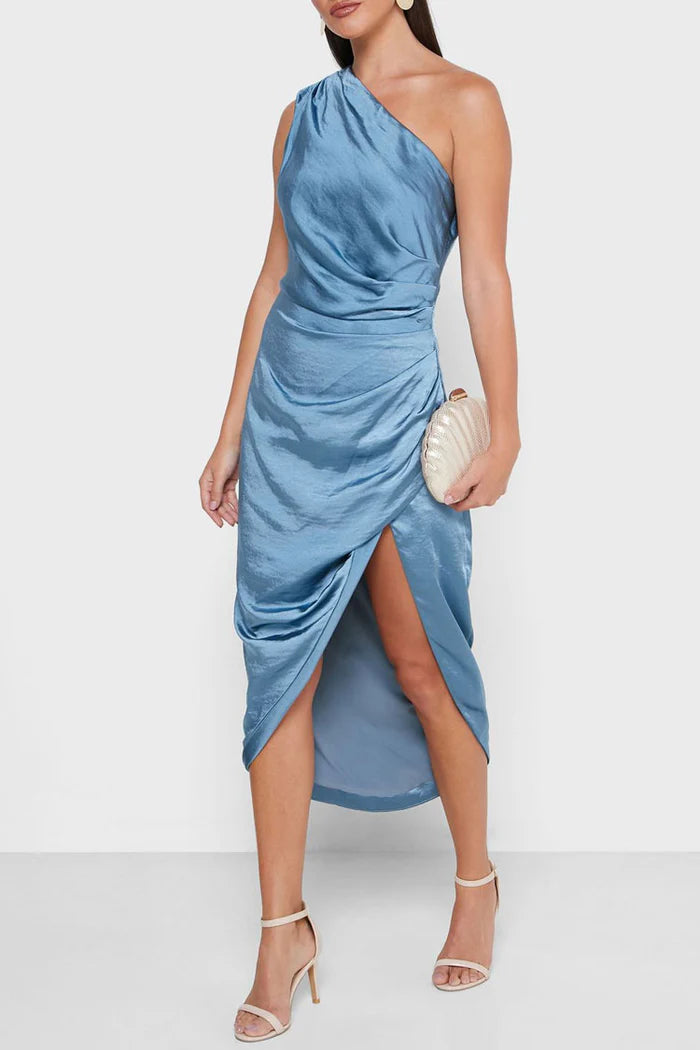 Saaver enaxlad satin midi-klänning i dammigt blått