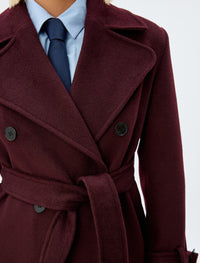 Bya vinröd ullkappa med dubbla knappar