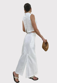 Vitt tvådelat set, lång linnekjol och ärmlös jacka