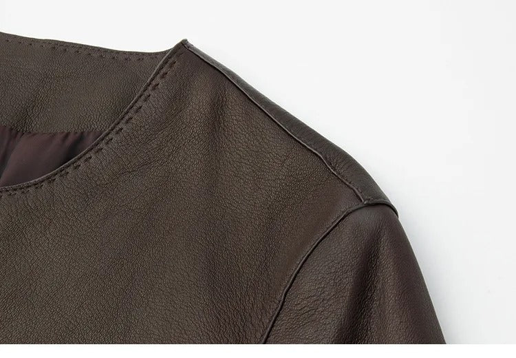 Aurelia mörkbrun äkta skinnjacka, med rund krage, tillverkad av fårskinn, casual