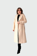 Lång vit kappa med fleece och bälte