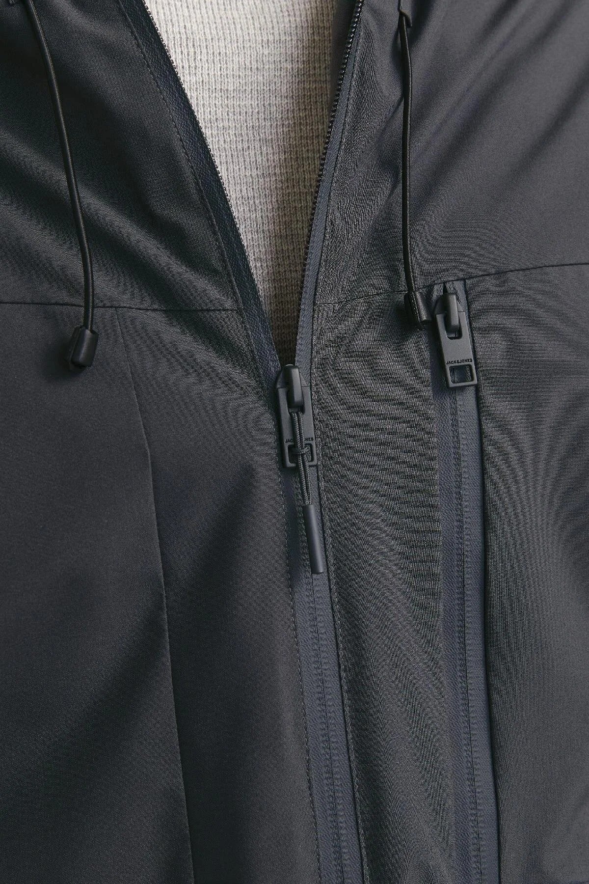 Zoro svart jacka med huva