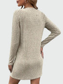 Alicce stickad klänning med långa ärmar och V-ringning