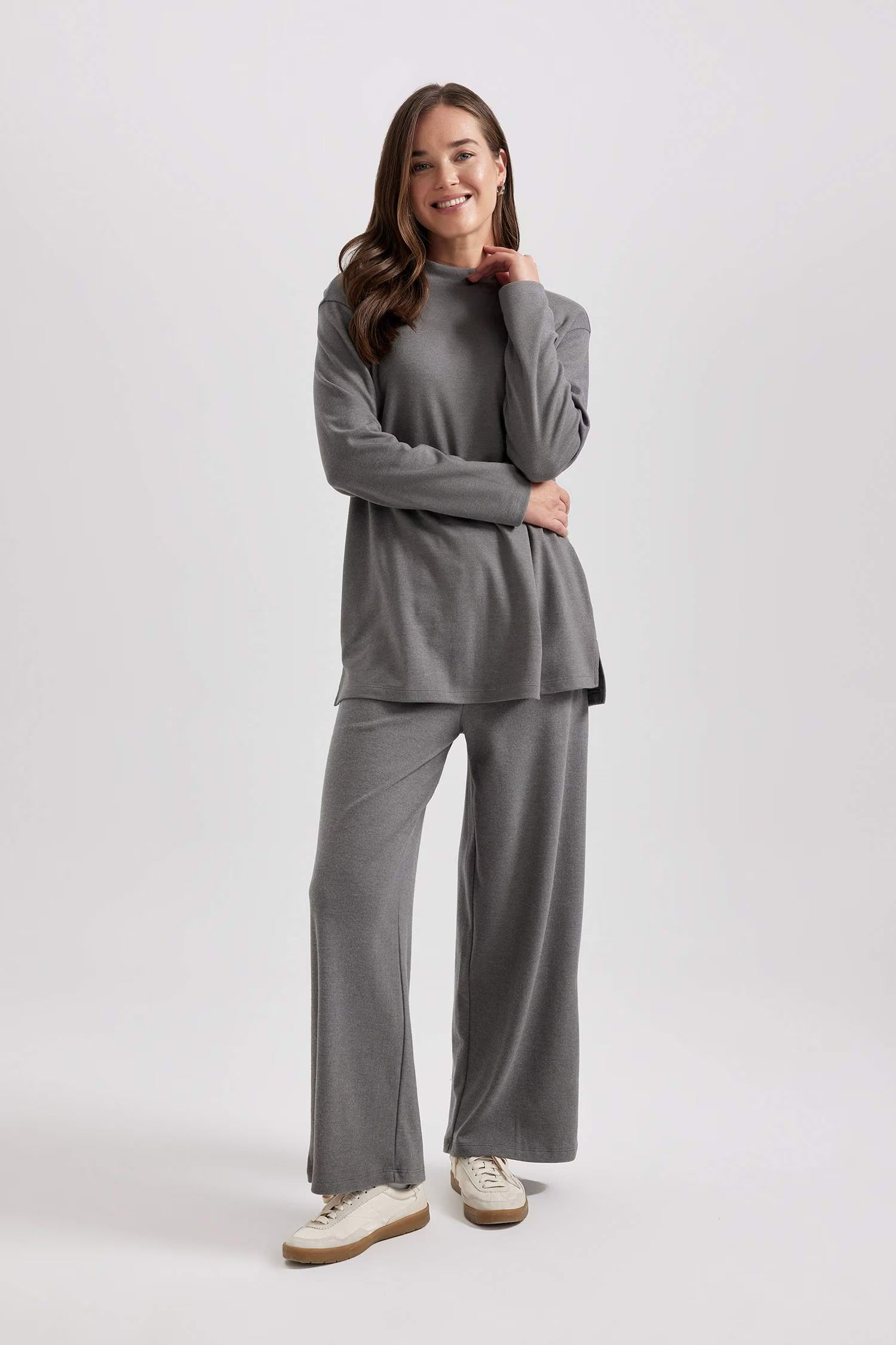 Elle Grå kostym med utsvängda byxor