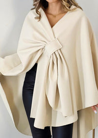 Xenya stickad kofta med pälskrage, kappa och sjal