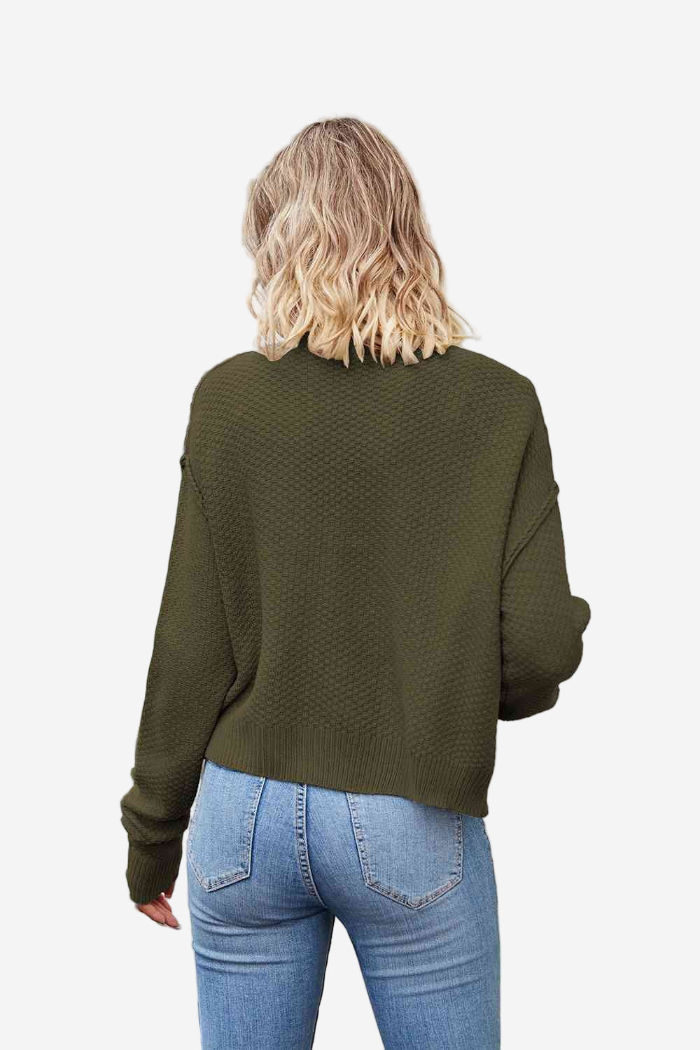 Stickad kofta, med en knapp