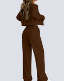 Tvådelad stickad kostym med blus med knappar framtill