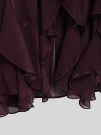 Inna vinröd blus med lager på lager volanger och knappar