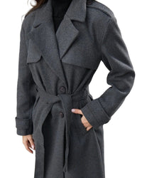 Vivy lång svart kappa med fleece och skärp i midjan