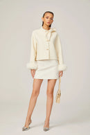 Alycee vit kashmirkappa med kaninpäls på ärmarna