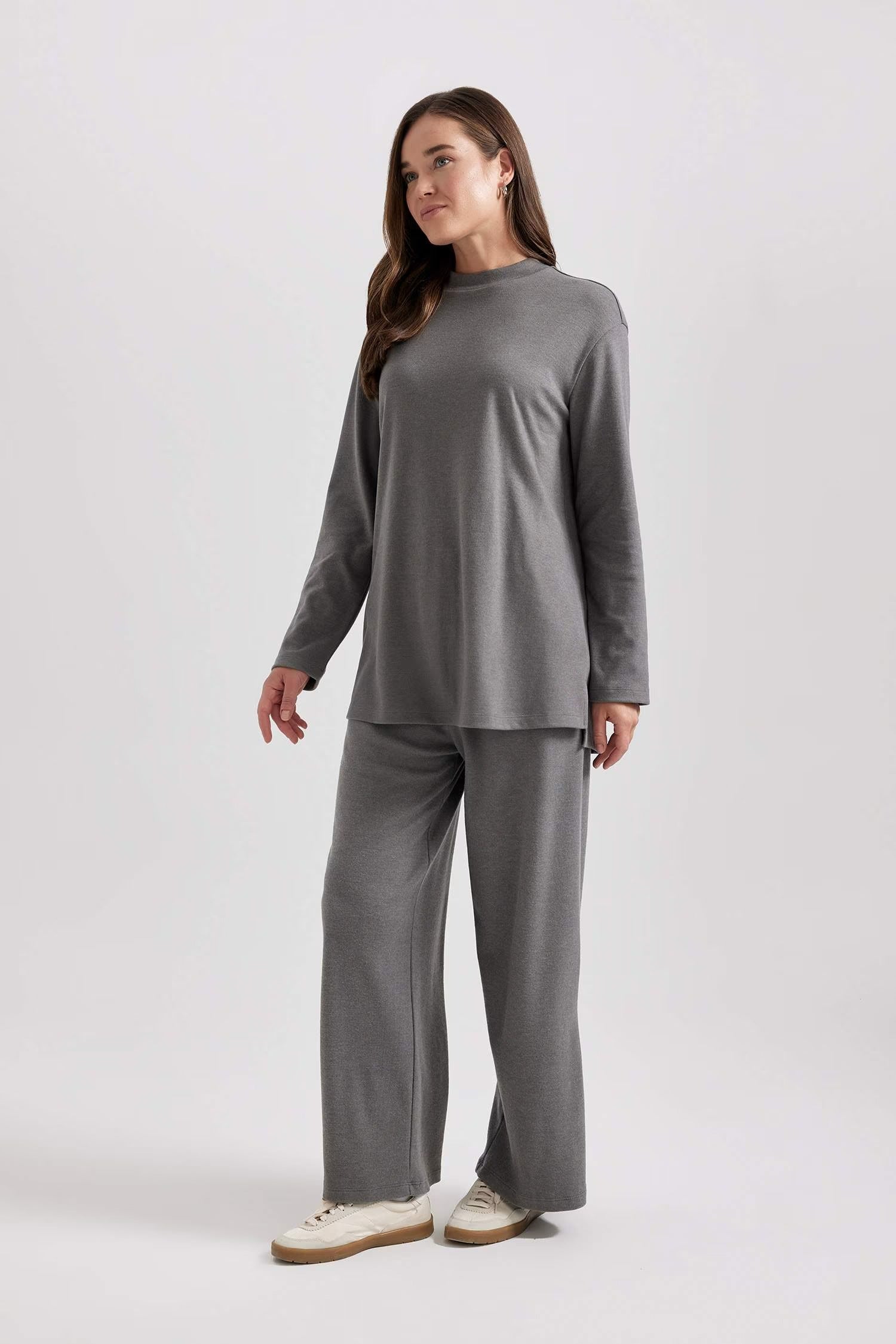 Elle Grå kostym med utsvängda byxor