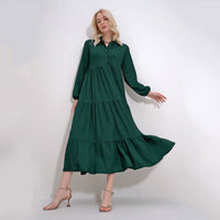 Ellenns mörkgrön långärmad klänning med volanger