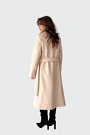 Lång vit kappa med fleece och bälte