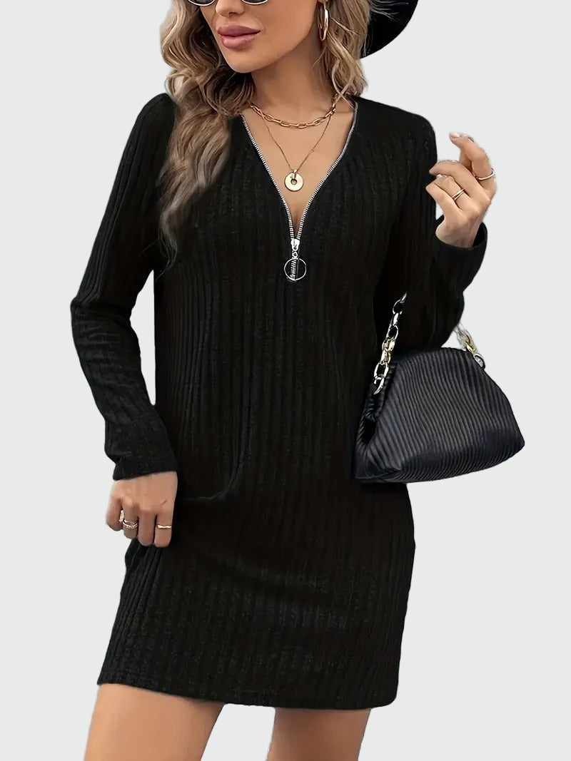 Alicce stickad klänning med långa ärmar och V-ringning