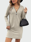 Alicce stickad klänning med långa ärmar och V-ringning