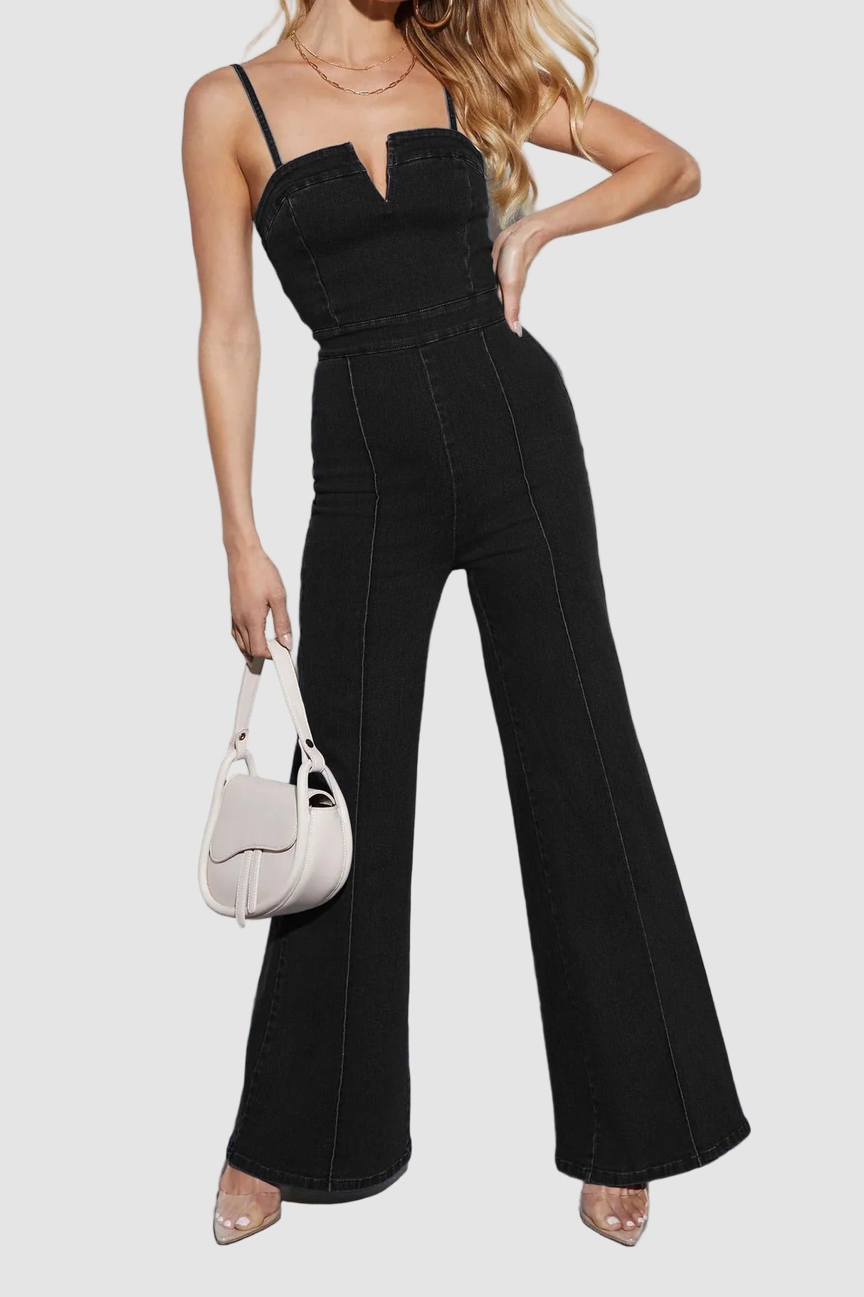 Ärmlös denimjumpsuit med V-ringning, utsvängda ben och dragkedja bak