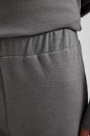 Elle Grå kostym med utsvängda byxor