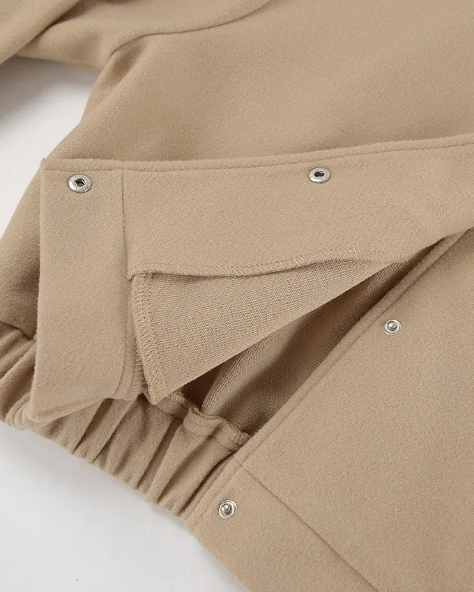 Elenya ljusbrun jacka med fleece inuti och knappar