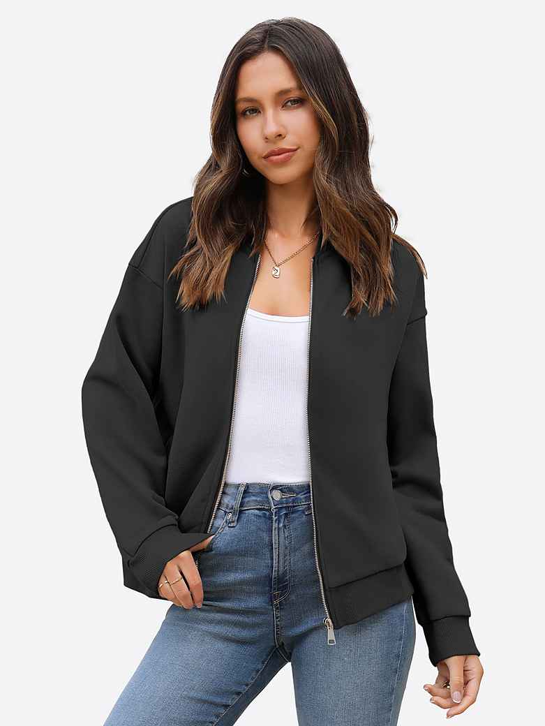 Svart jacka med dragkedja