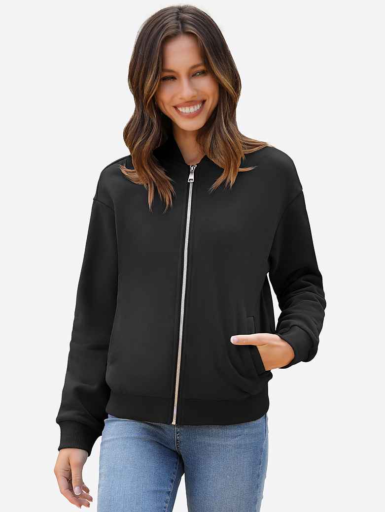 Svart jacka med dragkedja