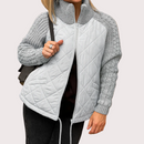 Bomullsjacka med hög krage, fickor och stickade ärmar