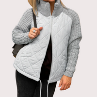 Bomullsjacka med hög krage, fickor och stickade ärmar