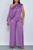 Tvådelad satinkostym med en axel och en axel