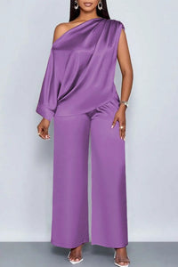 Tvådelad satinkostym med en axel och en axel