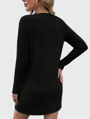 Alicce stickad klänning med långa ärmar och V-ringning