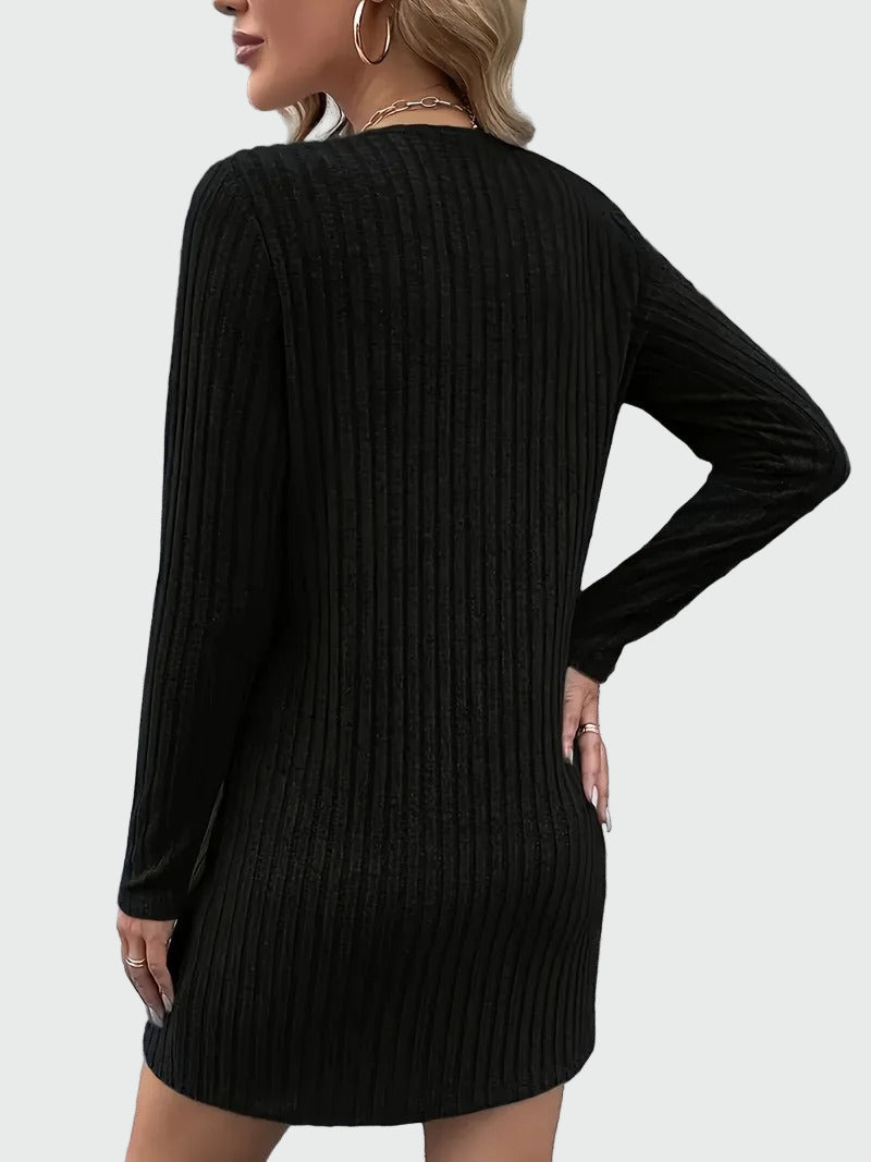 Alicce stickad klänning med långa ärmar och V-ringning