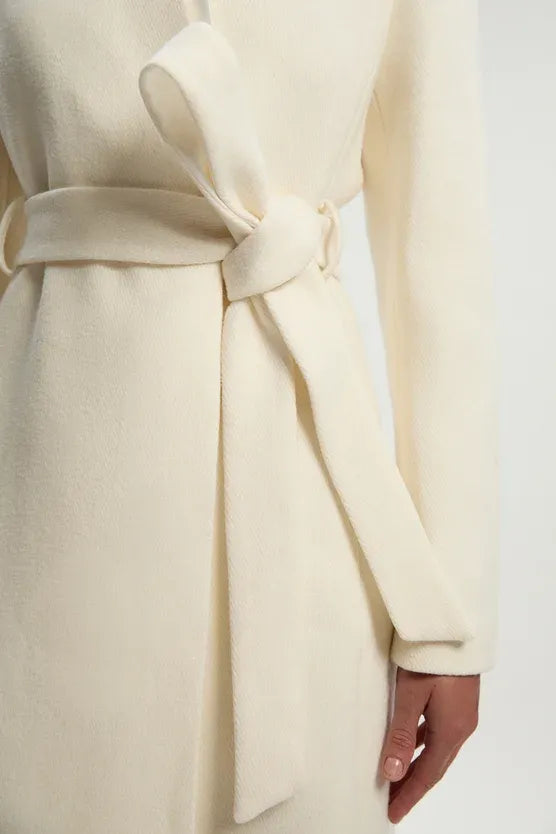 Vivyy vit lång kappa med skärp